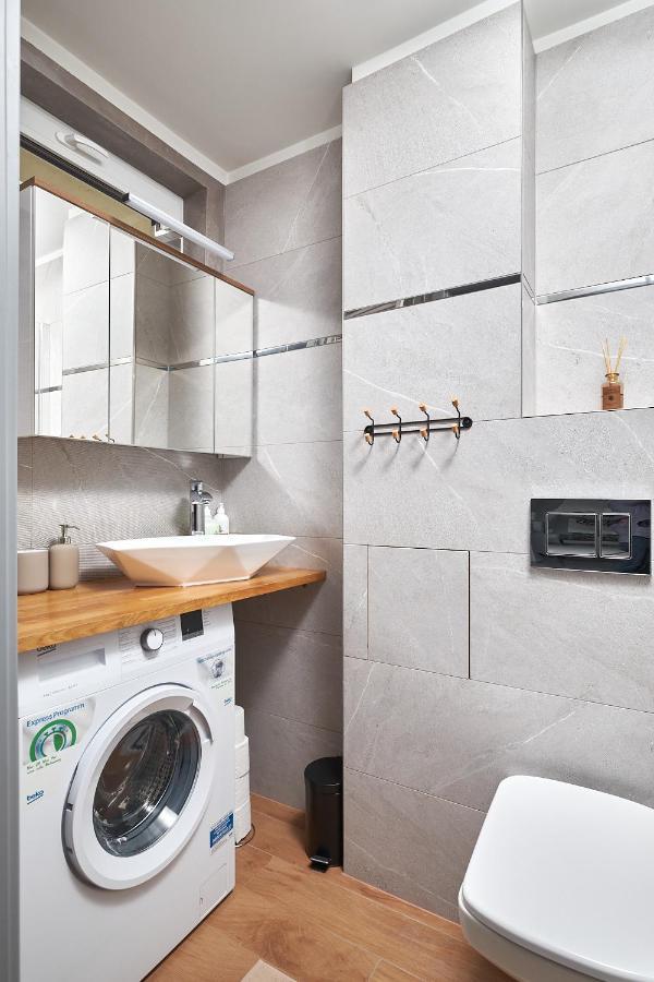 Apartment Kuźnicza - 300m Main Square ~ Self Check-in 24h Breslau